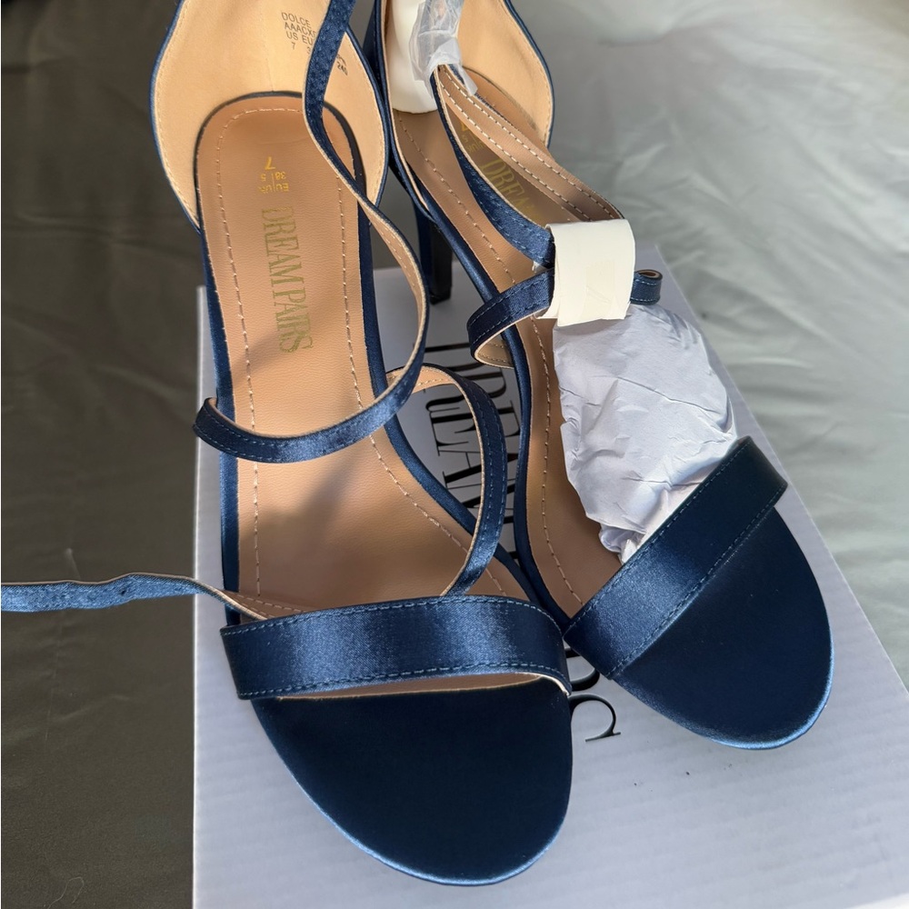Never worn Dream Girls size 7